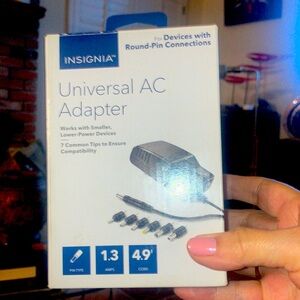 😊🔌Insignia Universal AC Adapter For Devices W/Round Pin Connections 1.3 Amps